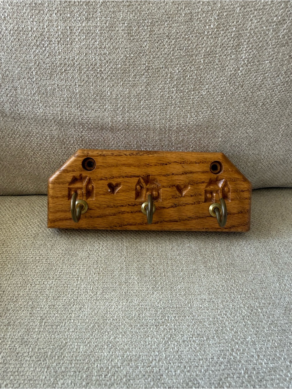 Cottagecore Three-Hook Wooden Wall Rack with Carved House and Heart Accents